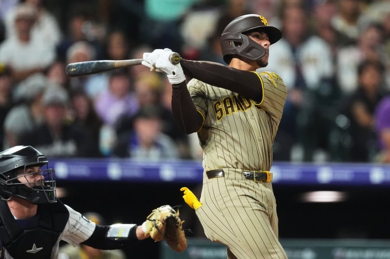 Padres rookie Ethan Salas, 20, becomes youngest catcher in MLB history with a multi-homer game | iNFOnews.ca