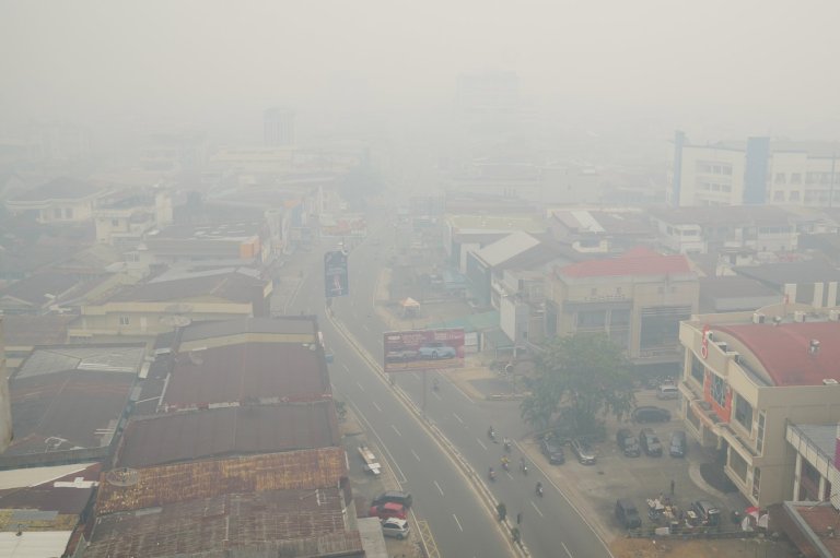 Residents on Indonesia's Borneo take their grievances over 3-month fires and choking haze to court | iNFOnews.ca
