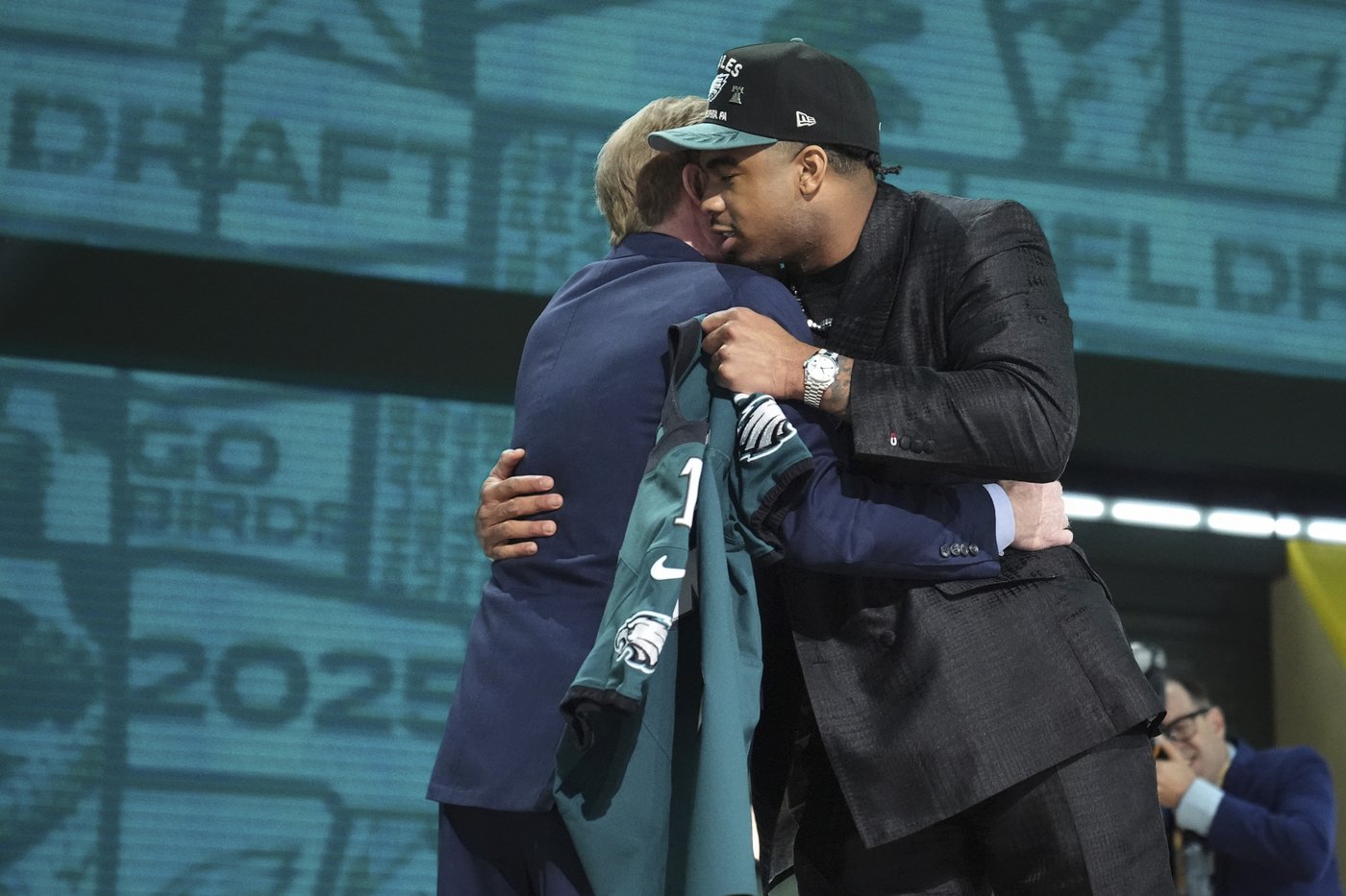 Eagles move up 1 spot and take Alabama LB Jihaad Campbell in the NFL draft | iNFOnews.ca Eagles move up 1 spot and take Alabama LB Jihaad Campbell in the NFL draft | iNFOnews.ca