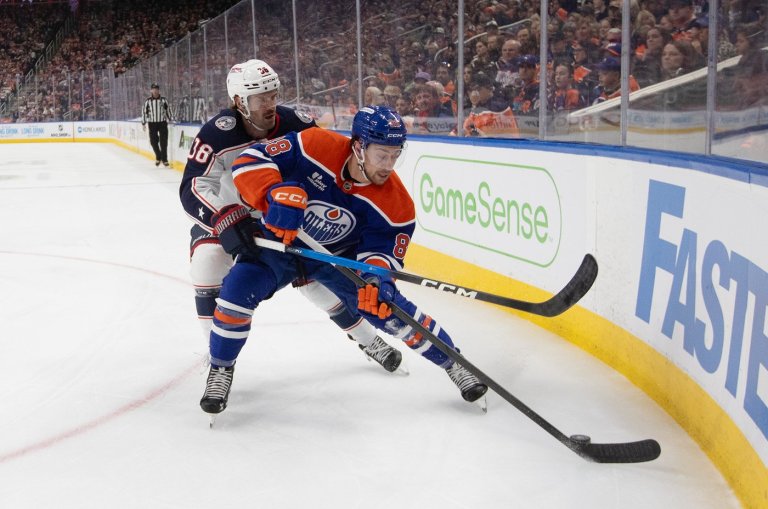 Oilers trade Mangiapane, first-round draft pick to Blackhawks for Dickinson, Dach | iNFOnews.ca