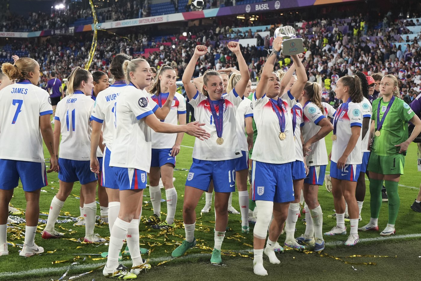Euro 2025: England great Lucy Bronze had fractured tibia through entire title-winning tournament | iNFOnews.ca Euro 2025: England great Lucy Bronze had fractured tibia through entire title-winning tournament | iNFOnews.ca