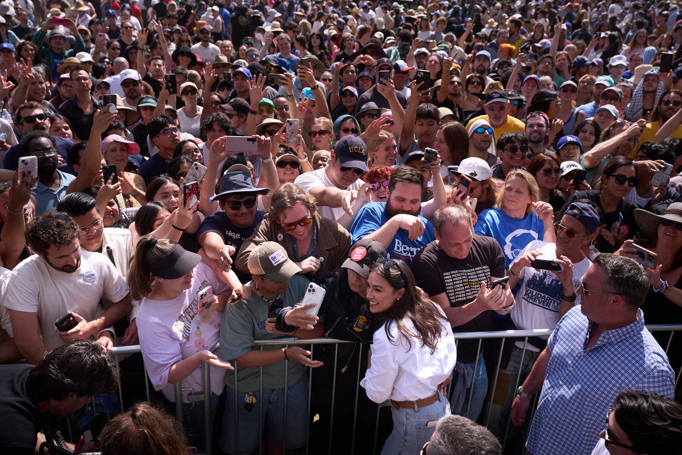 PHOTO COLLECTION: AOC Bernie Sanders | iNFOnews.ca