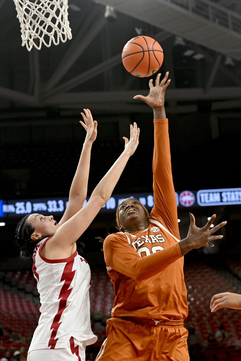 Booker leads five in double figures as No. 4 Texas defeats Arkansas 93-62 | iNFOnews.ca