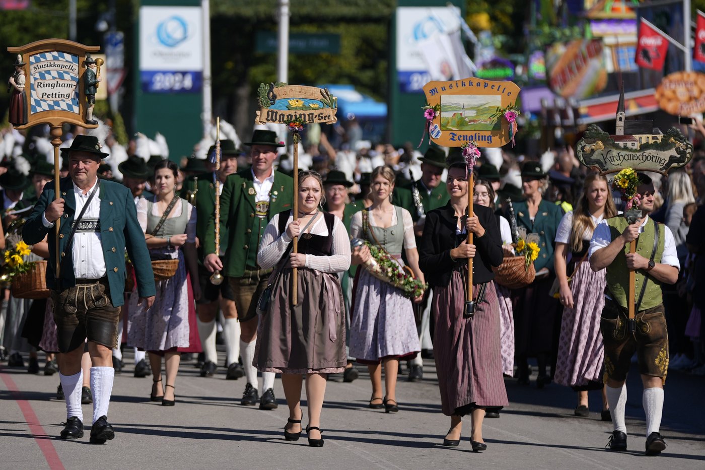 Beer and merriment flow at the 189th Oktoberfest in Munich | iNFOnews.ca Beer and merriment flow at the 189th Oktoberfest in Munich | iNFOnews.ca