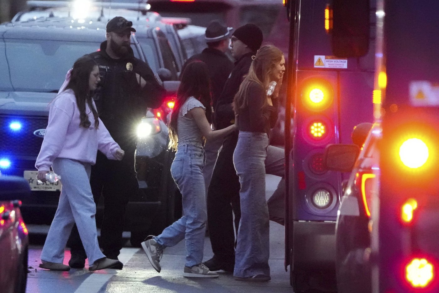 15-year-old girl fatally shoots teacher and teenager at a Christian school in Wisconsin | iNFOnews.ca