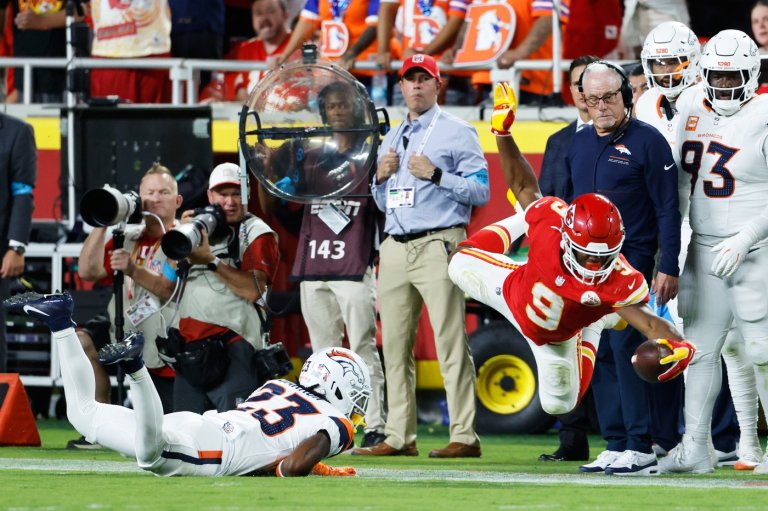 A 1930s 'Heisman' shovel pass sets tone for Chiefs' 31-10 win over Denver, and maybe for the season | iNFOnews.ca