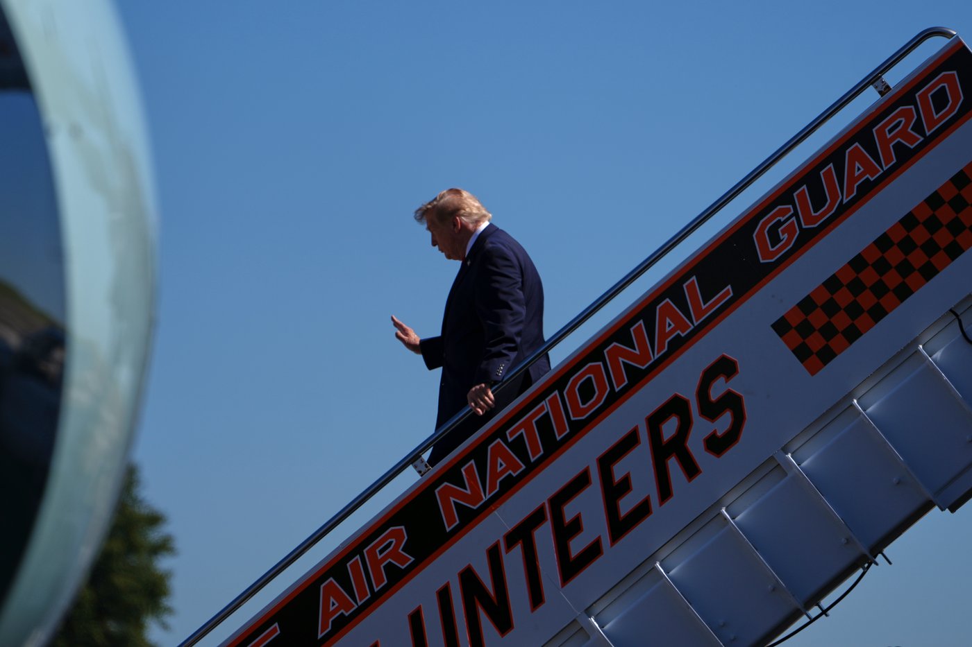 CNN says it was left off Air Force One for Trump's Saturday trip to a college football game | iNFOnews.ca CNN says it was left off Air Force One for Trump's Saturday trip to a college football game | iNFOnews.ca