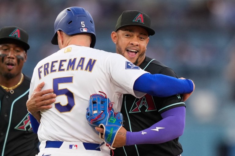 Dodgers' Freddie Freeman snaps 0-for-8 skid, then gets tagged out with a hug | iNFOnews.ca