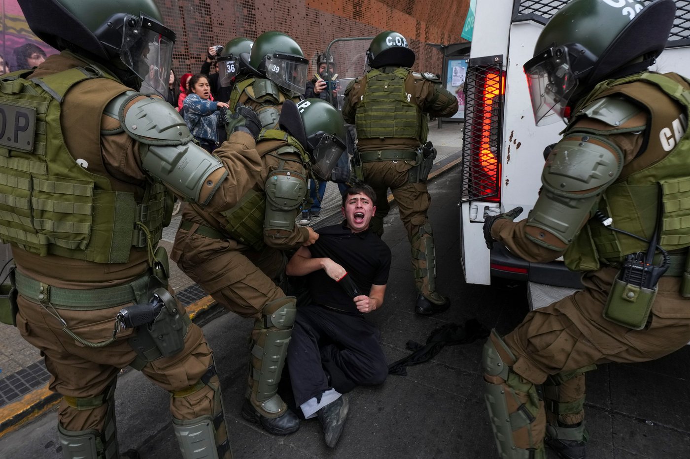 Protesters clash with police in Chile's capital over President Kast’s education cuts | iNFOnews.ca