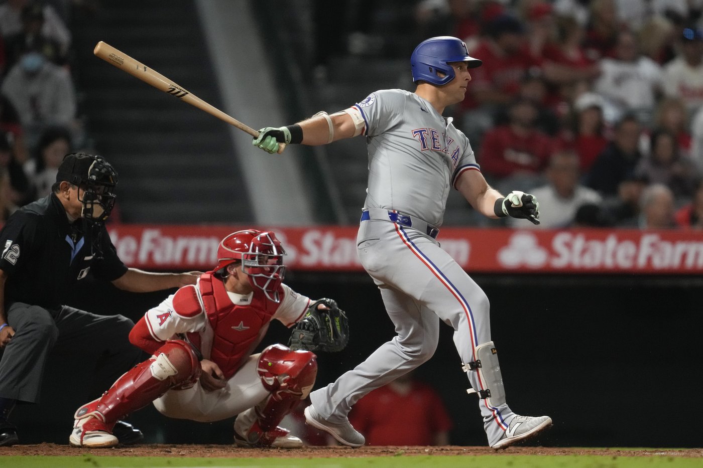 Rangers score four runs in ninth to beat Angels 9-8 | iNFOnews.ca Rangers score four runs in ninth to beat Angels 9-8 | iNFOnews.ca