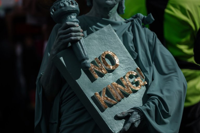 Photos show ‘No Kings’ rallies against Trump across the US and in Europe | iNFOnews.ca