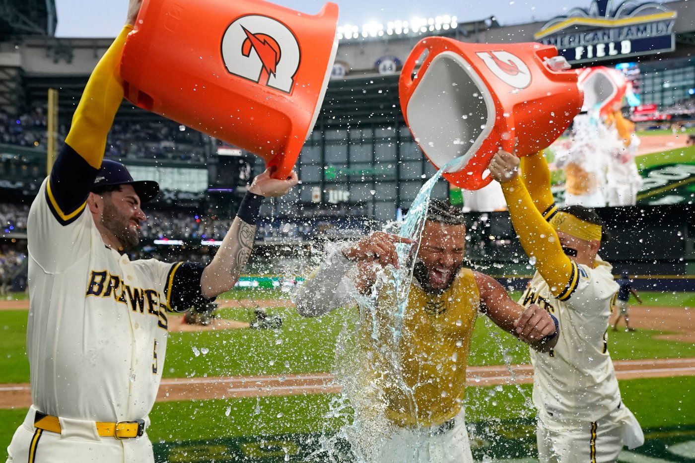 Padres dismiss Mason Miller pitch-tipping speculation, prepare to face Brewers with season on line | iNFOnews.ca