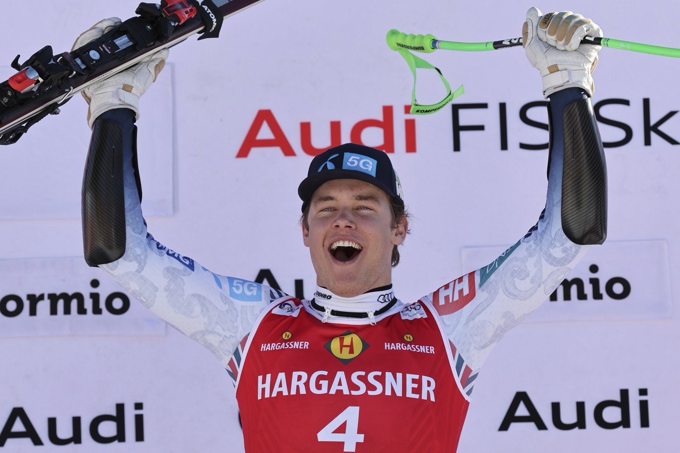 Moeller earns first World Cup win as another injured skier is airlifted off 2026 Olympics slope | iNFOnews.ca