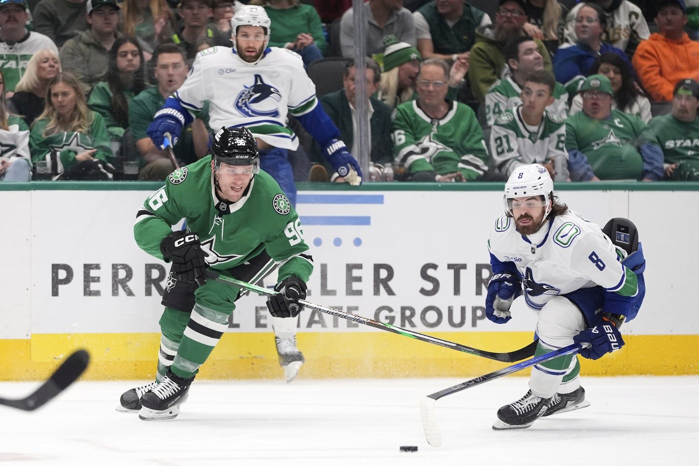 Sherwood's OT goal caps Canucks 3-goal comeback in final minute in 6-5 win over Stars | iNFOnews.ca