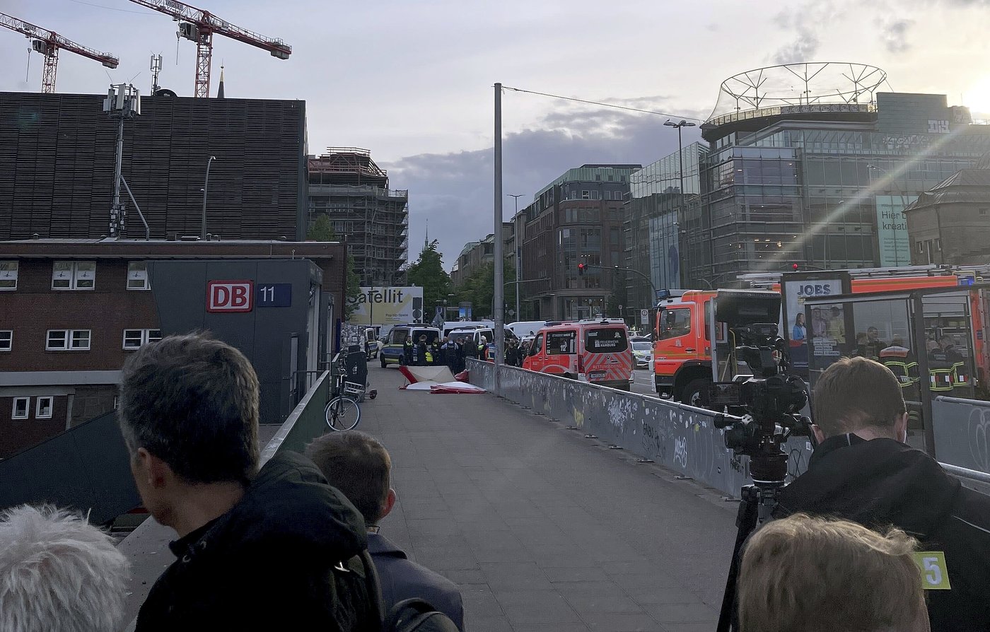 All injured in stable condition after stabbing at Hamburg train station in Germany | iNFOnews.ca