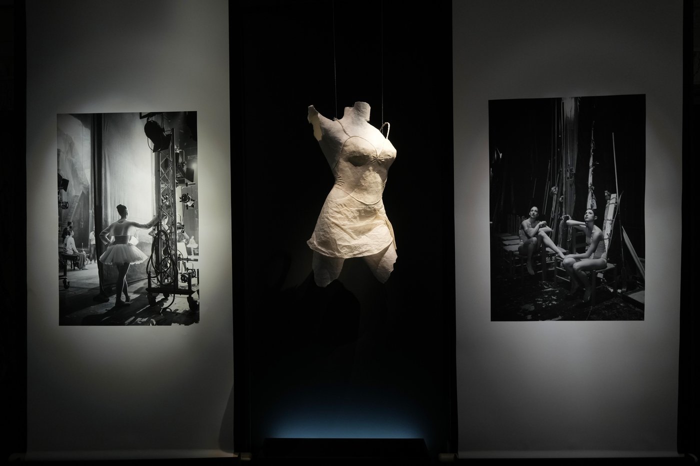 La Scala exhibition celebrates the theater's ballet corps with candid behind-the-scenes photos | iNFOnews.ca