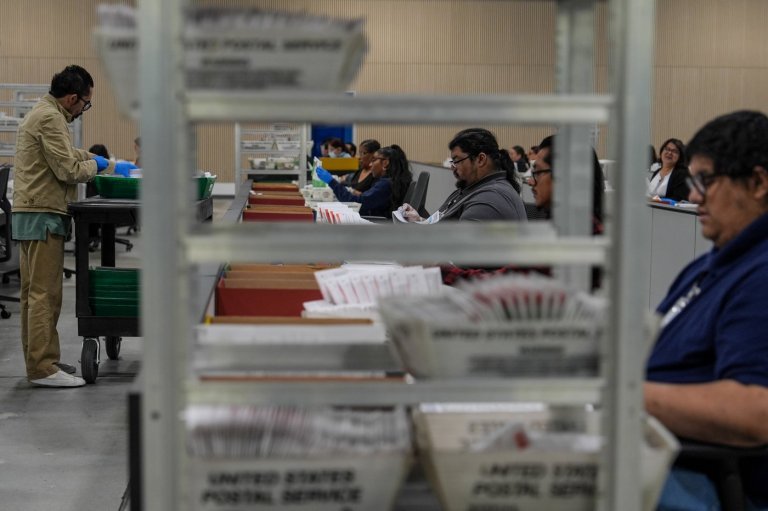 Democratic governors press US Postal Service to drop plan tied to Trump's election order | iNFOnews.ca