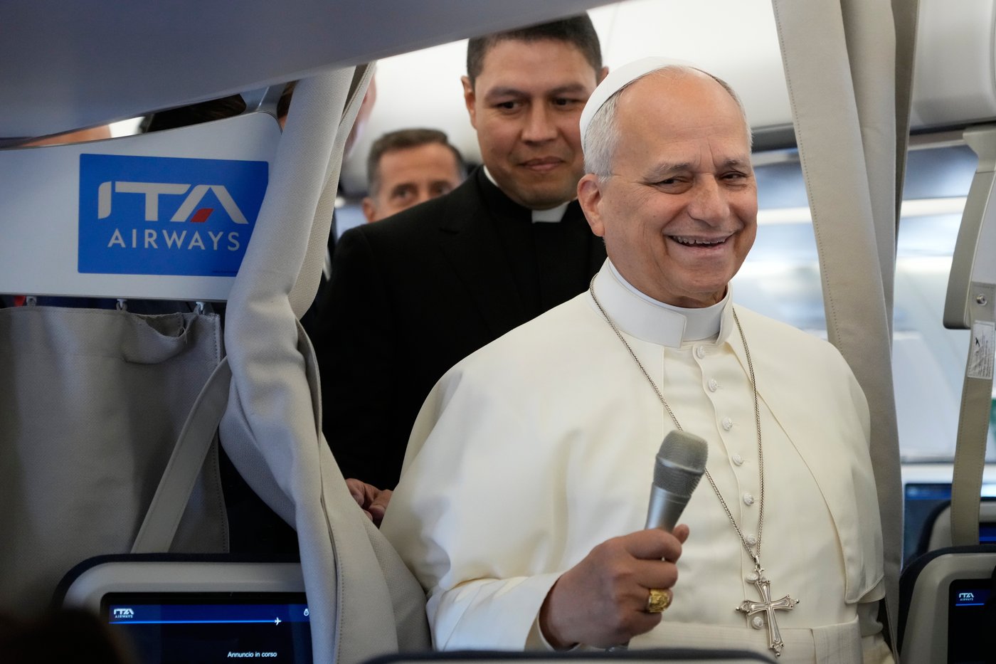 Pope Leo XIV affirms need for media to cover public figures when asked about Trump ban | iNFOnews.ca