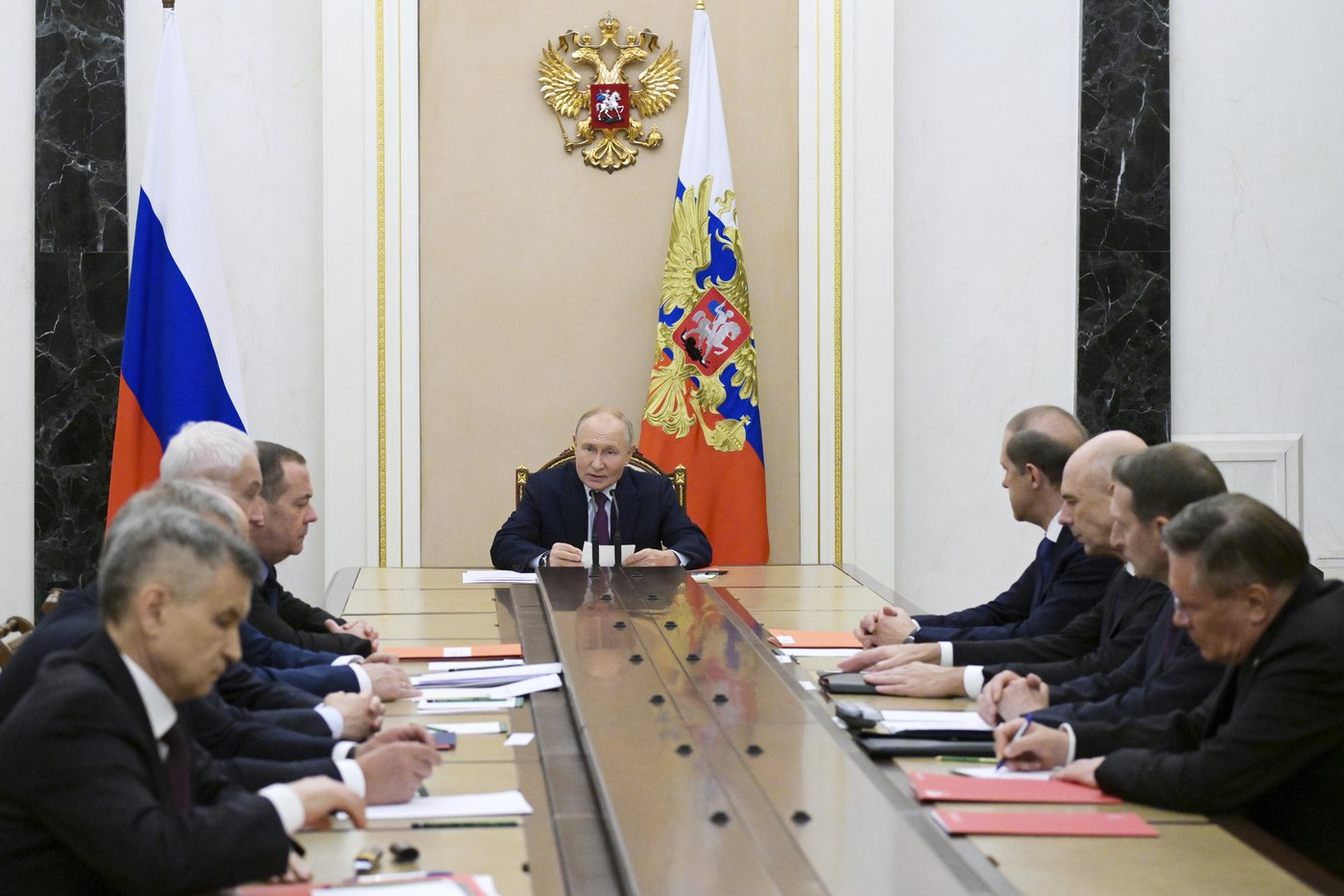 Putin lowers threshold of nuclear response as he issues new warnings to the West over Ukraine | iNFOnews.ca