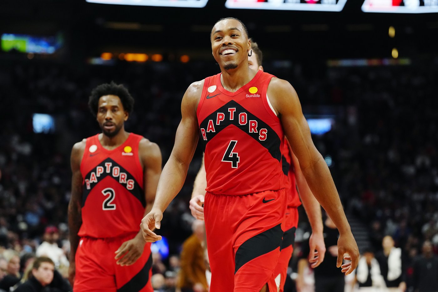 Kawhi Leonard helps Raptors rout Bulls 135-92 in Toronto's home opener | iNFOnews.ca
