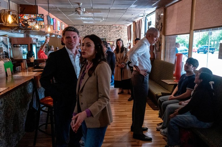 Obama meets with Talarico, aiming to boost Democrat's bid for US Senate in Texas | iNFOnews.ca
