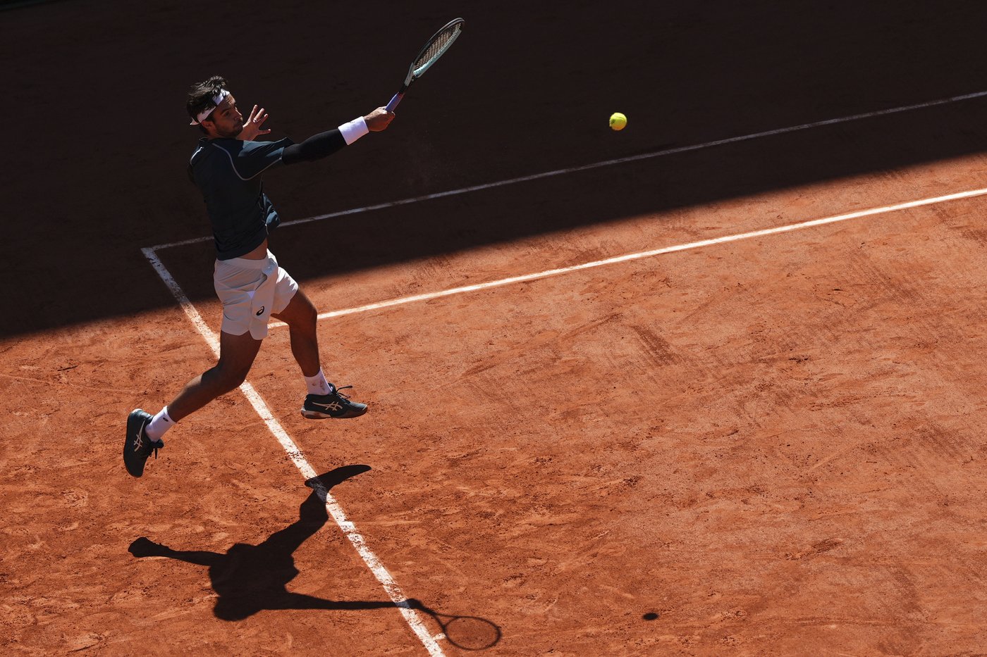 French Open: Swiatek and Sabalenka reach fourth round without dropping a set but Alcaraz labors | iNFOnews.ca French Open: Swiatek and Sabalenka reach fourth round without dropping a set but Alcaraz labors | iNFOnews.ca