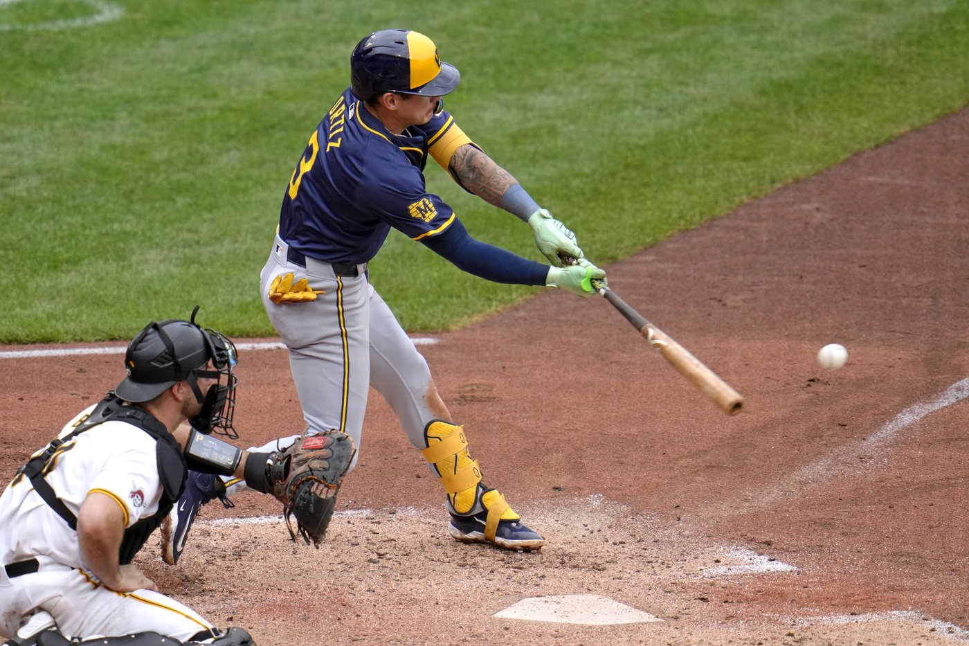Civale pitches 6 shutout innings, Ortiz has 3 hits in Brewers' 5-2 win over Pirates | iNFOnews.ca