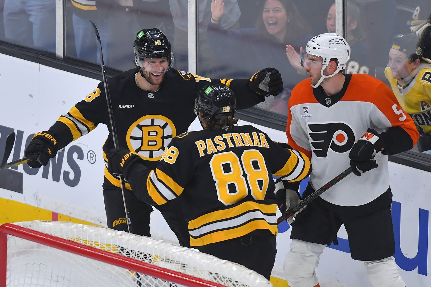 Fraser Minten has a goal and two assists as Bruins roll past winless Flyers 5-1 | iNFOnews.ca Fraser Minten has a goal and two assists as Bruins roll past winless Flyers 5-1 | iNFOnews.ca