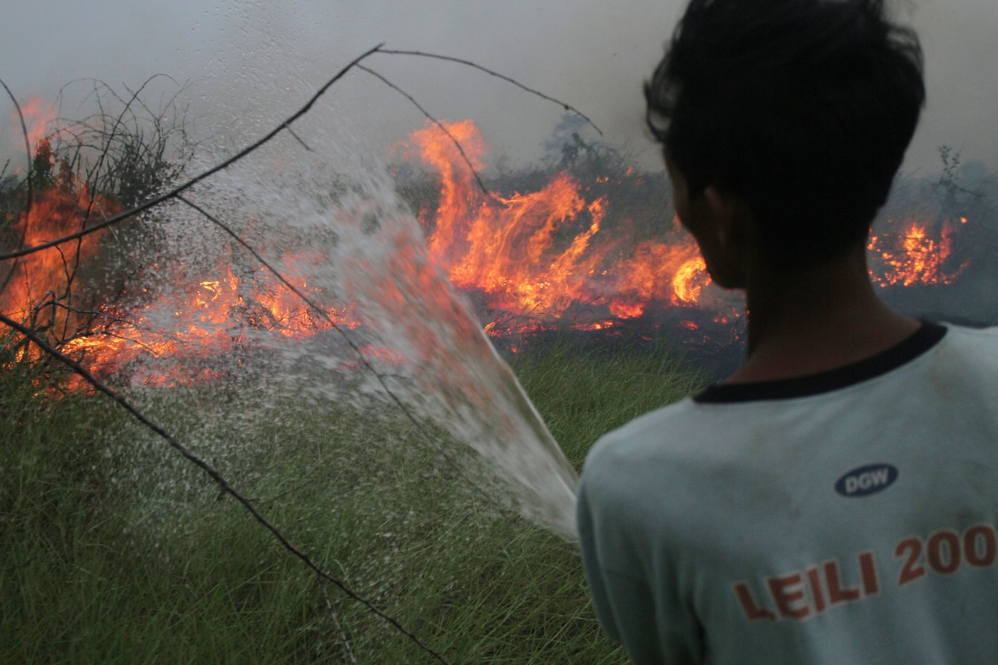 Indonesia intensifies aerial firefighting as wildfire haze spreads to Malaysia | iNFOnews.ca