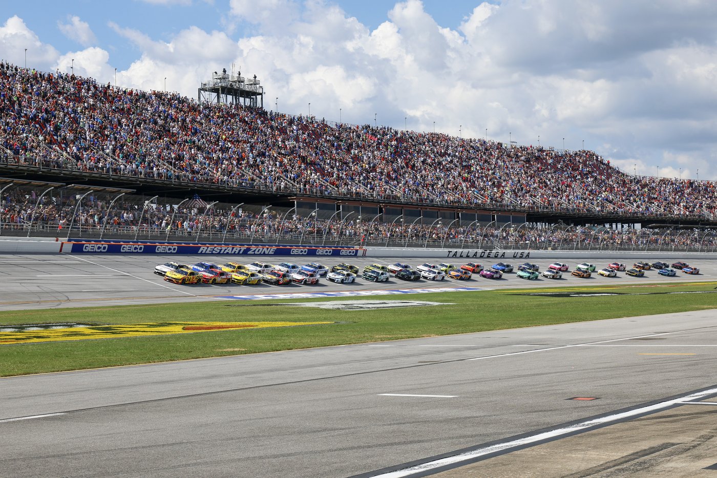 Stenhouse snaps 65-race losing streak after late crash at Talladega scrambles playoff picture | iNFOnews.ca Stenhouse snaps 65-race losing streak after late crash at Talladega scrambles playoff picture | iNFOnews.ca