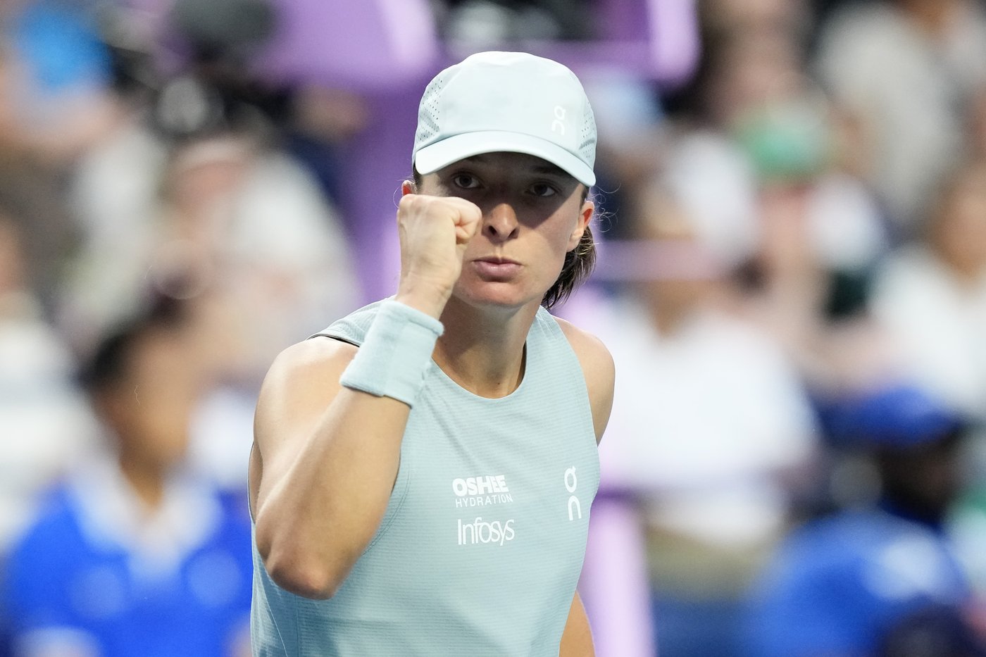 Swiatek tops Shnaider in straight sets to make NBO semis; Svitolina also advances