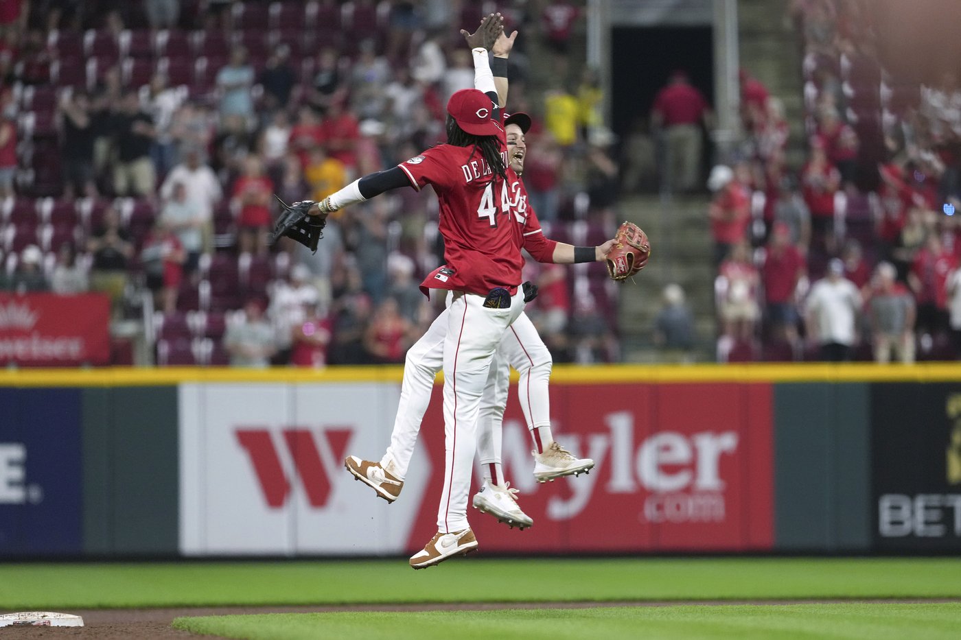 Friedl makes game-saving grab and Reds rally to snap Brewers' 8-game streak with 4-2 win | iNFOnews.ca Friedl makes game-saving grab and Reds rally to snap Brewers' 8-game streak with 4-2 win | iNFOnews.ca