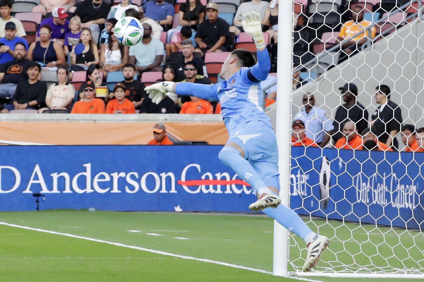 Sabbi scores in 4th minute, White adds 1 goal, 1 assist as Whitecaps beat Dynamo 3-0 | iNFOnews.ca Sabbi scores in 4th minute, White adds 1 goal, 1 assist as Whitecaps beat Dynamo 3-0 | iNFOnews.ca
