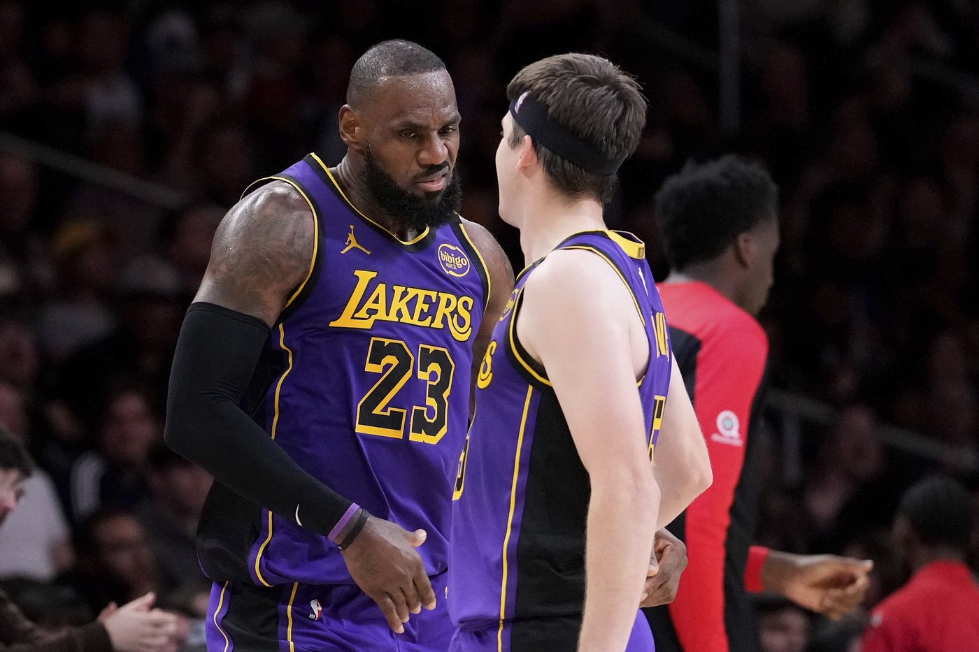 LeBron James breaks Michael Jordan's record for 30-point games with his 563rd | iNFOnews.ca