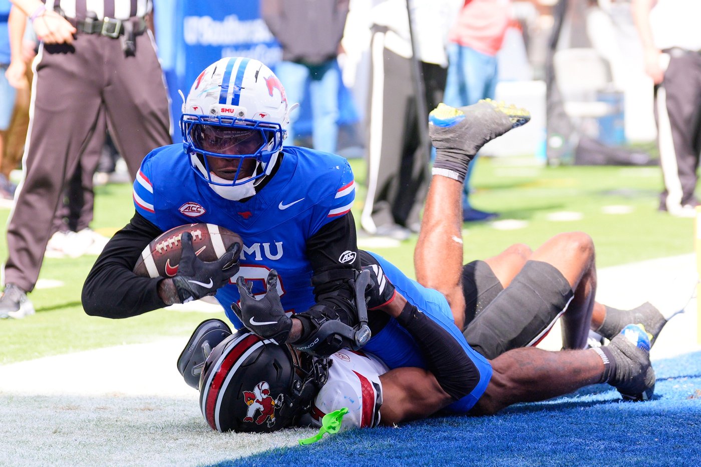 Kevin Jennings accounts for 4 TDs in SMU's victory over Louisville to keep ACC title hopes alive | iNFOnews.ca Kevin Jennings accounts for 4 TDs in SMU's victory over Louisville to keep ACC title hopes alive | iNFOnews.ca