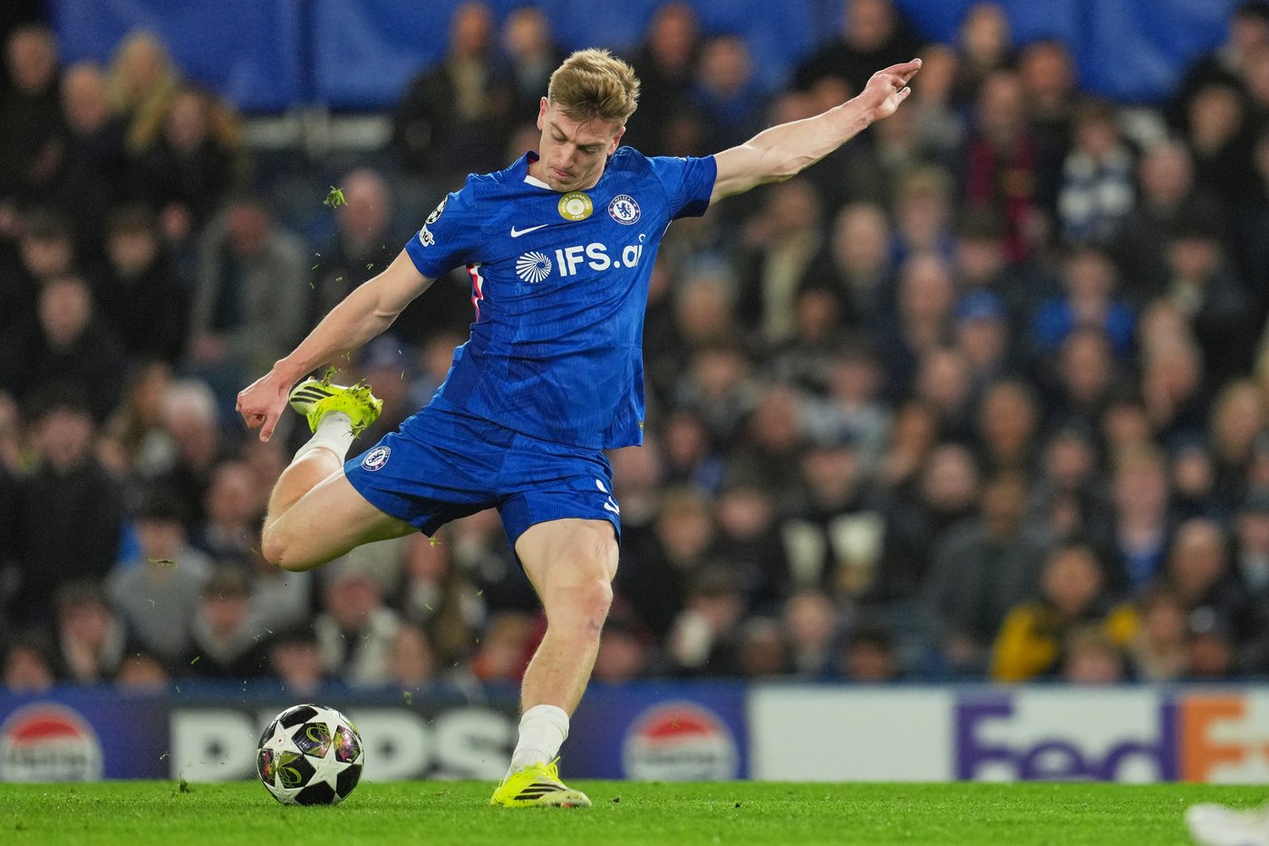 Liam Delap joins Forest for reported $68M after one season at Chelsea when he scored two goals | iNFOnews.ca