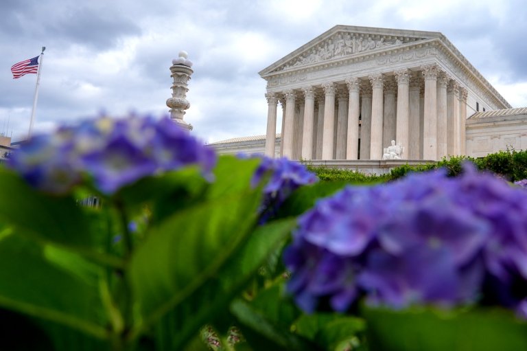 Supreme Court clears way for Trump administration to revive restrictive immigration policy | iNFOnews.ca