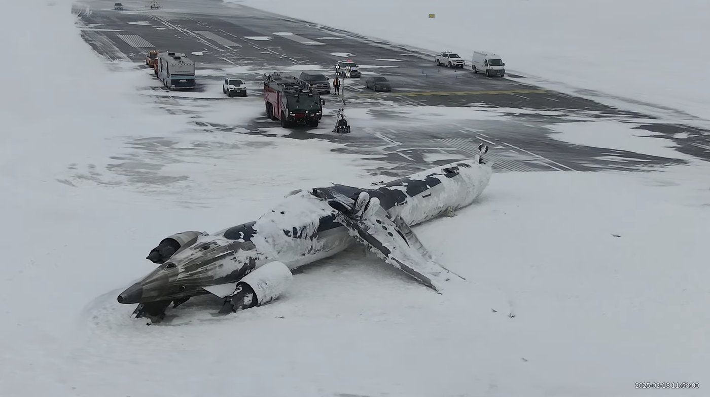 Survivors of past air disasters offer support after Toronto crash | iNFOnews.ca
