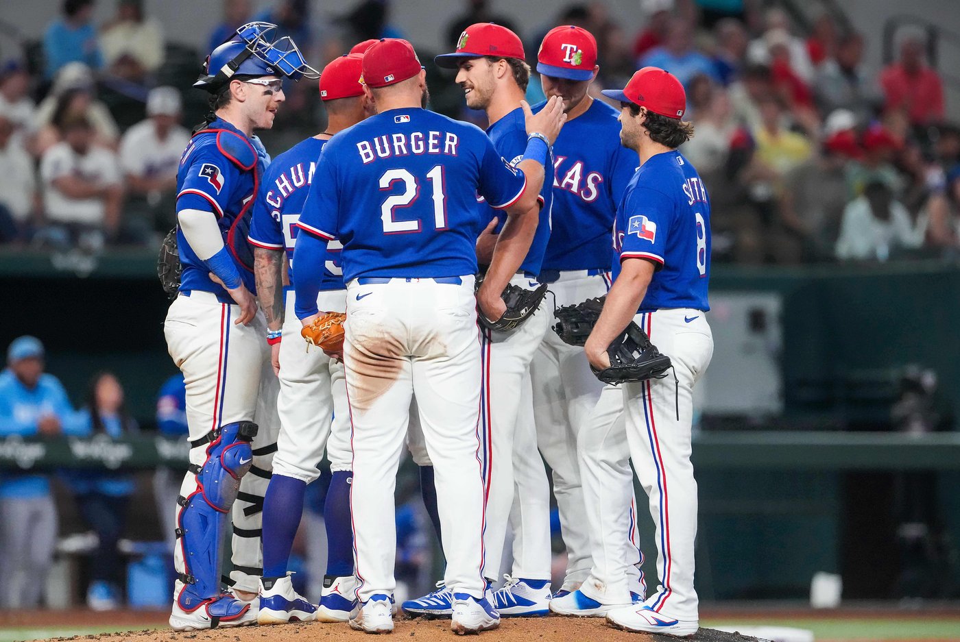 Rangers rookie pitcher finds out he made the team during a mound visit from manager | iNFOnews.ca
