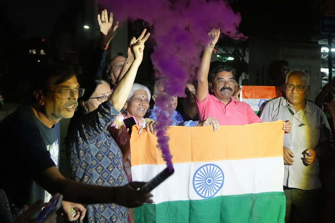 India beats Pakistan by 61 runs in marquee group game at T20 World Cup. No handshakes again | iNFOnews.ca India beats Pakistan by 61 runs in marquee group game at T20 World Cup. No handshakes again | iNFOnews.ca