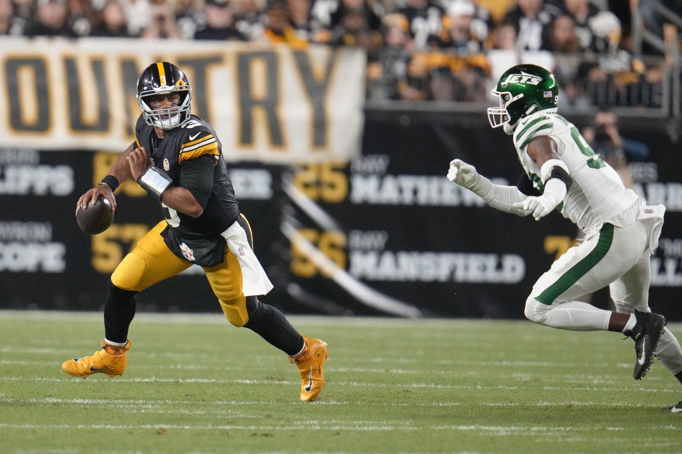 Steelers switched QBs despite a solid start. It's not the first time | iNFOnews.ca