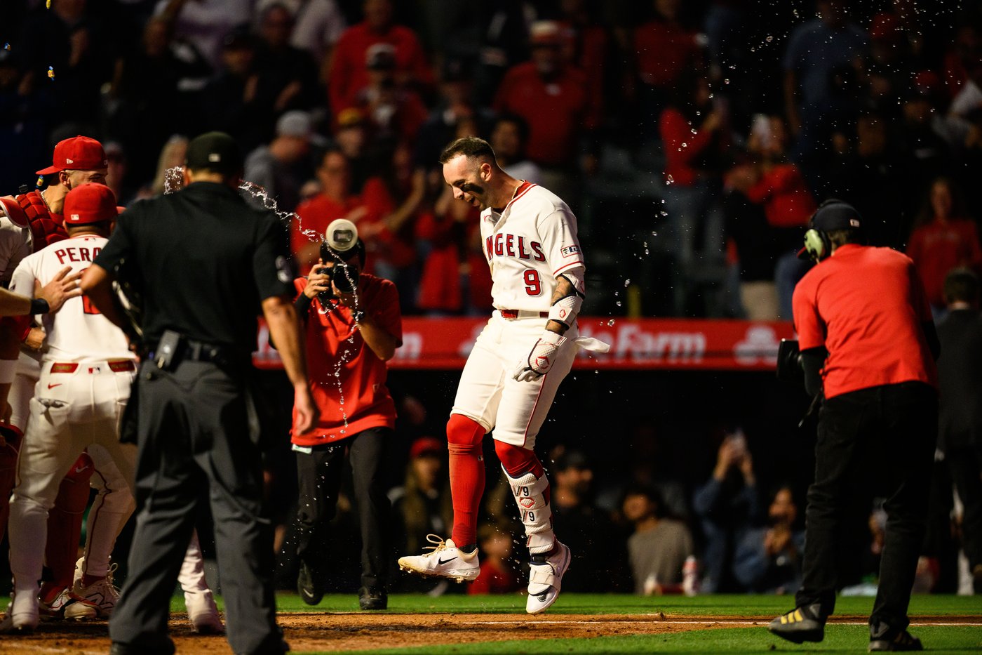 Ginn loses no-hitter in 9th and then the game when Neto's 2-run homer gives Angels 2-1 win over A's | iNFOnews.ca Ginn loses no-hitter in 9th and then the game when Neto's 2-run homer gives Angels 2-1 win over A's | iNFOnews.ca