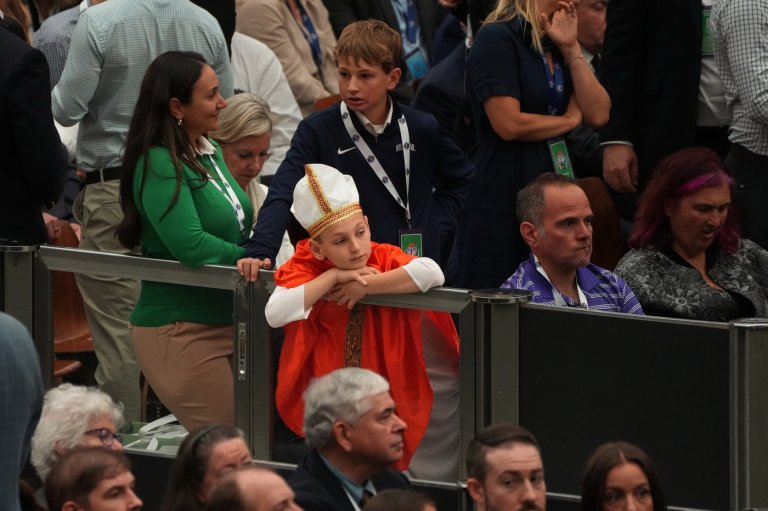 Pope Leo receiving teams and fans from US college basketball before their games in Rome | iNFOnews.ca