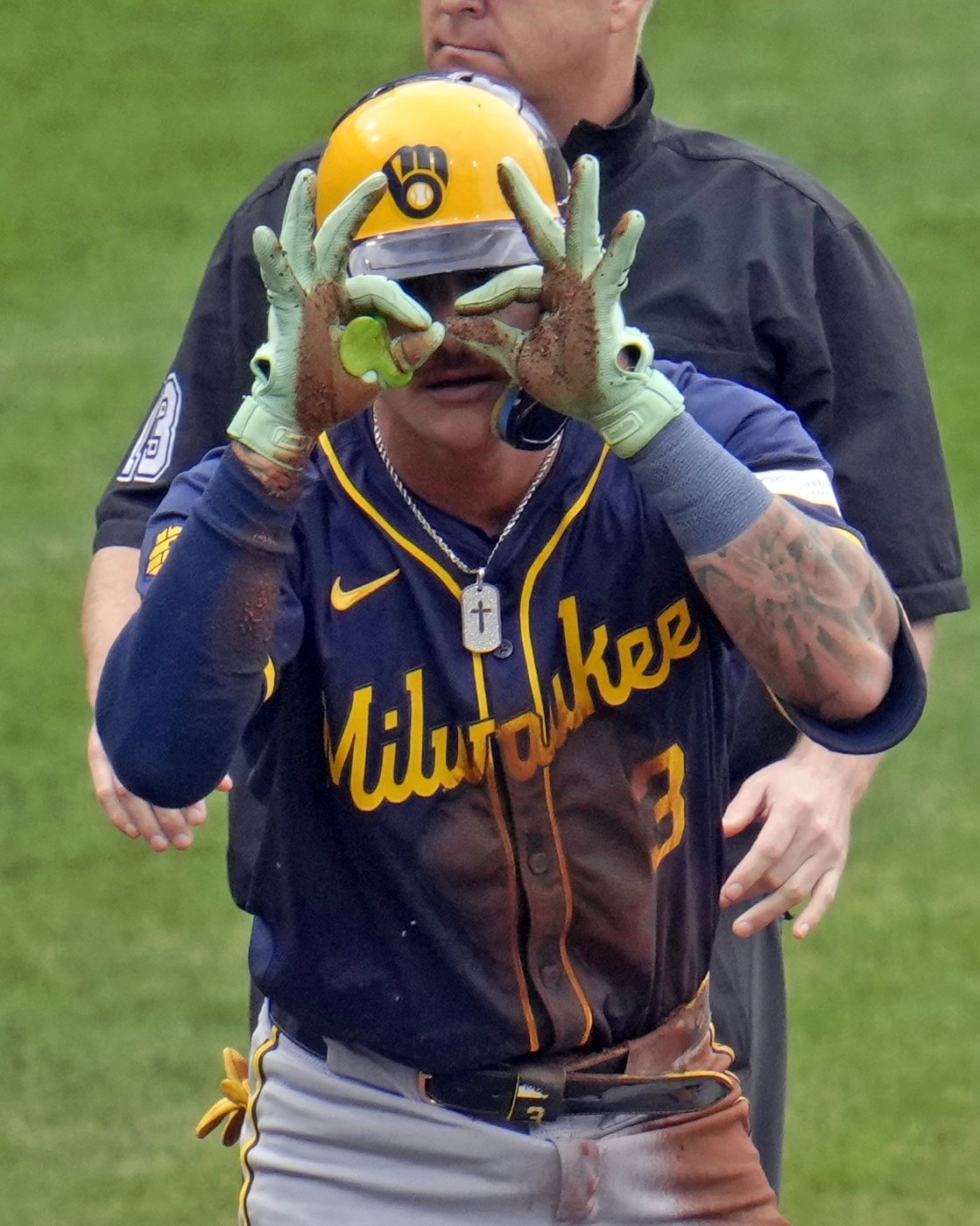 Civale pitches 6 shutout innings, Ortiz has 3 hits in Brewers' 5-2 win over Pirates | iNFOnews.ca