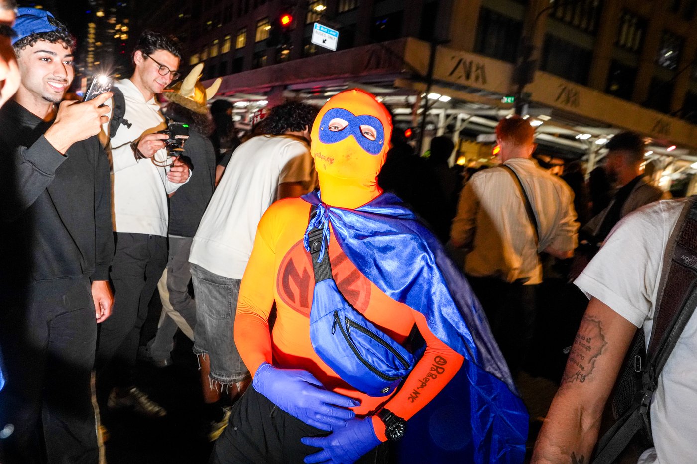 A 'rowdy' Knicks watch party ends with 21 in custody and 5 officers injured | iNFOnews.ca