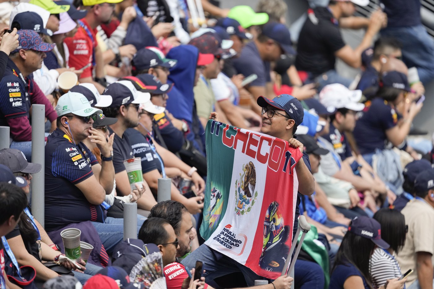 Carlos Sainz Jr. puts Ferrari on the pole in Mexico City as Perez's miserable season continues | iNFOnews.ca