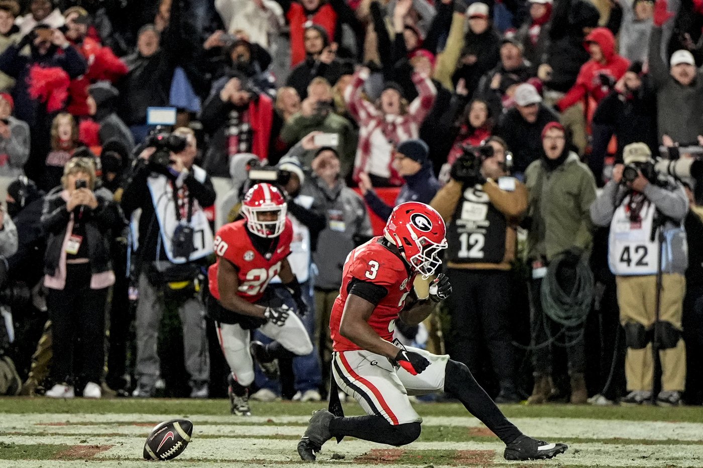 What are the matchups in college football's conference championship games? | iNFOnews.ca