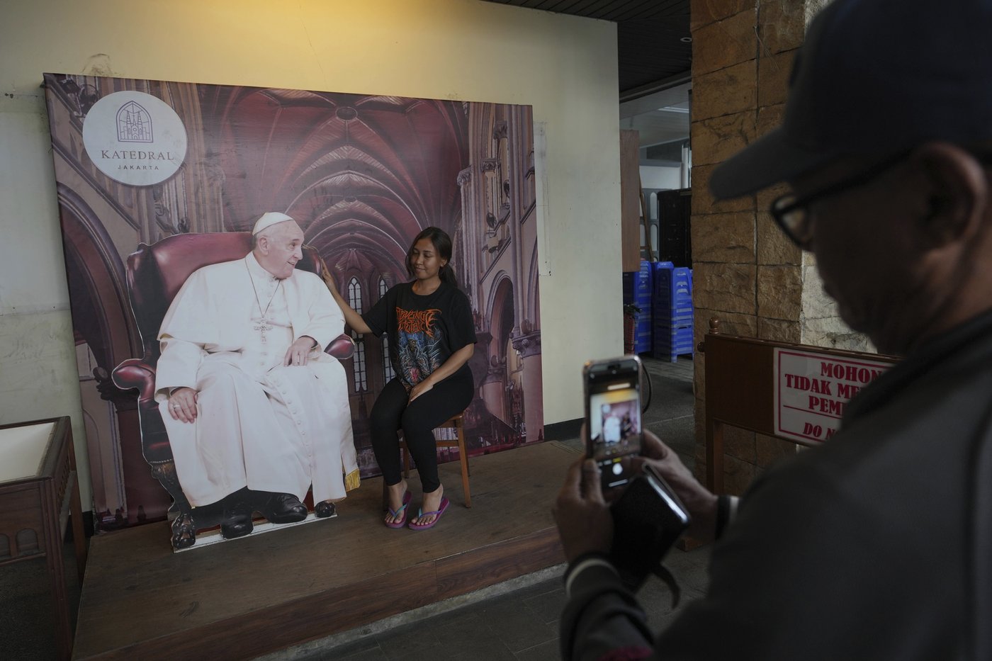 PHOTO COLLECTION: Depictions of Pope Francis | iNFOnews.ca