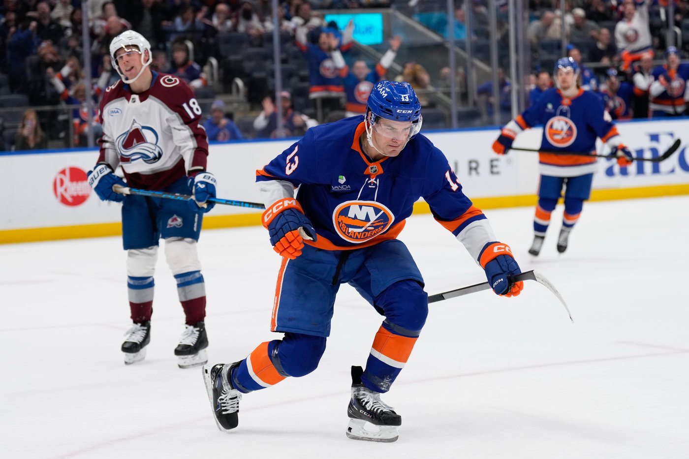 Barzal’s goal, 2 assists help Islanders beat Avalanche 6-3 | iNFOnews.ca