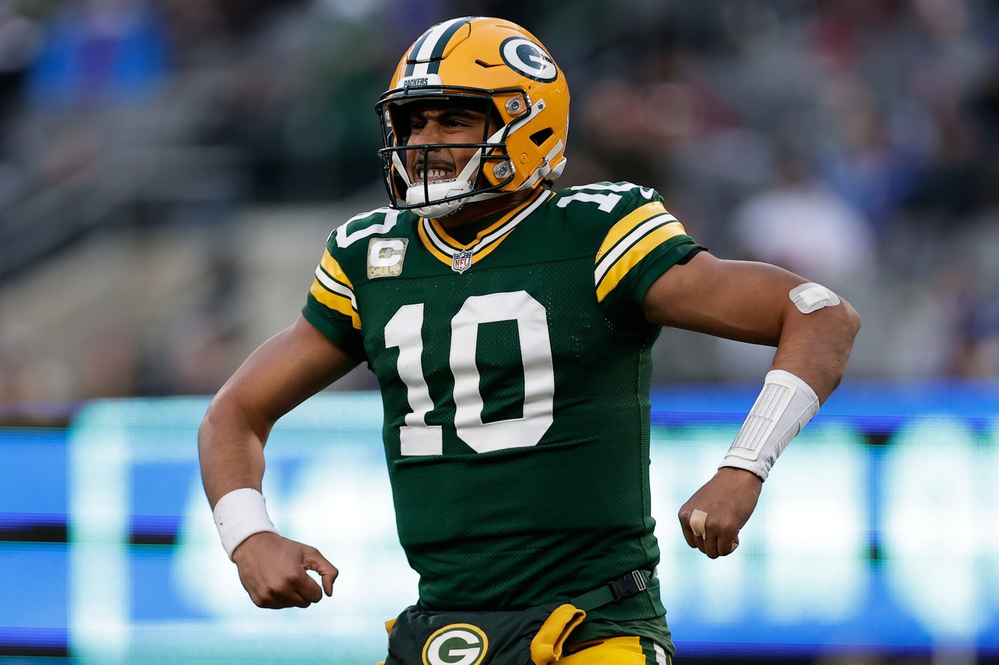 Jordan Love throws 2 TD passes as Packers beat Giants 27-20 to end their skid | iNFOnews.ca